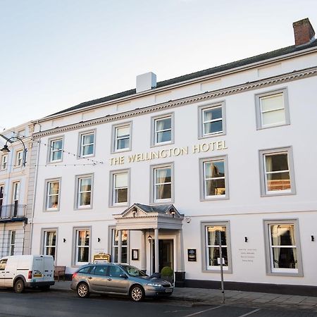 Отель The Wellington Брекон Экстерьер фото